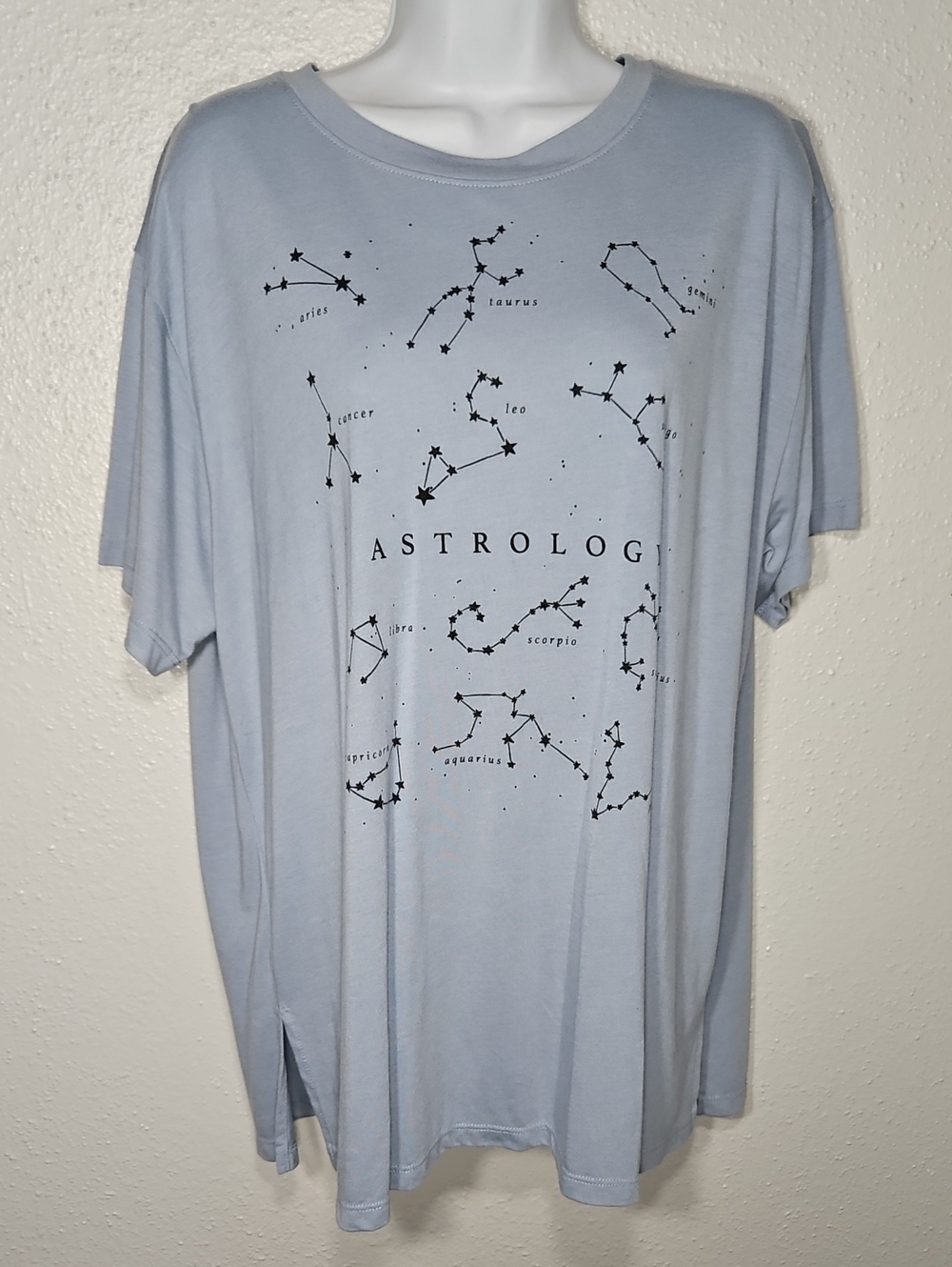 Fifth Sun Light Blue Women’s Astrology Zodiac constellations Graphic Tee XL